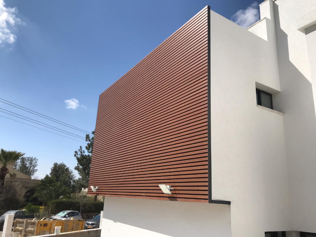 חיפוי אלומיניום דמוי עץ – המראה החם של העץ, בדרך הרבה יותר פשוטה